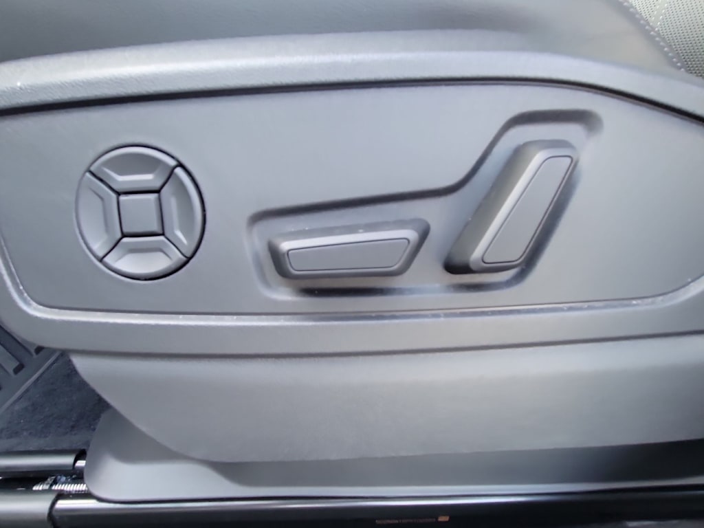 Thumbnail: 2025 Audi Q5 - 25