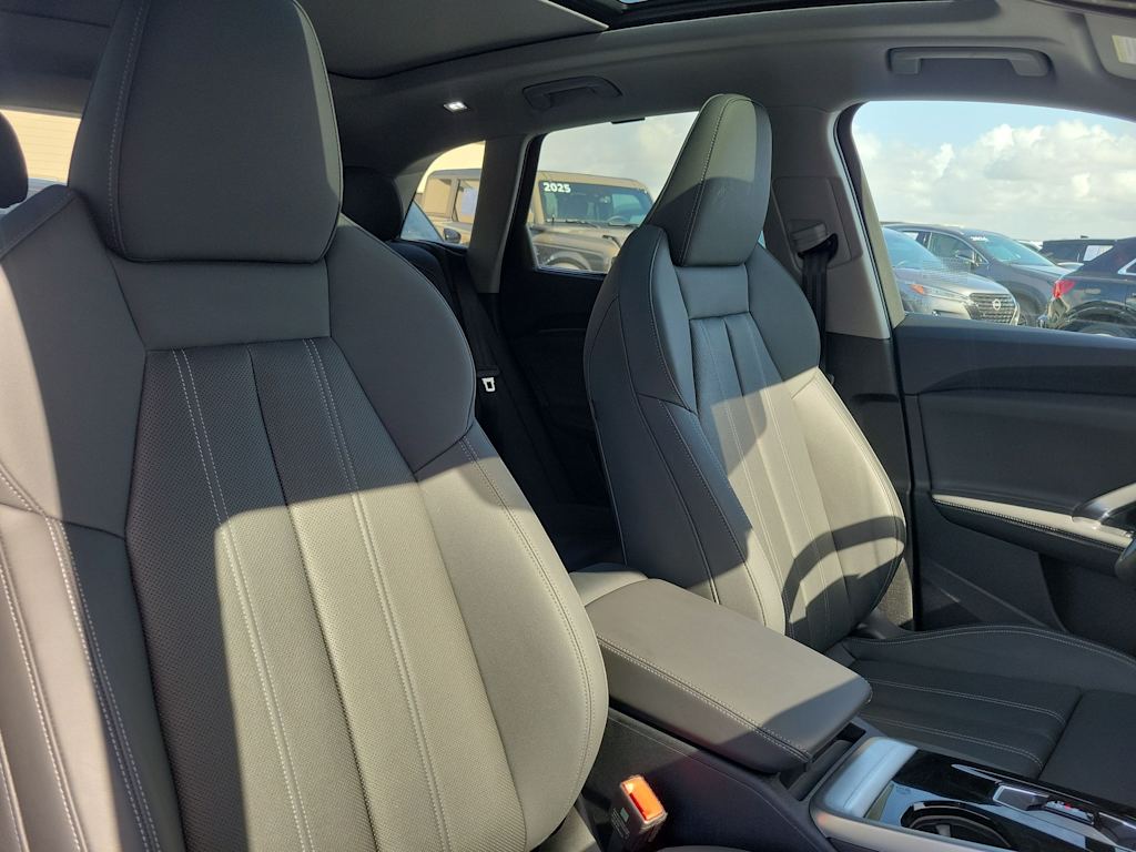 Thumbnail: 2025 Audi Q5 - 12
