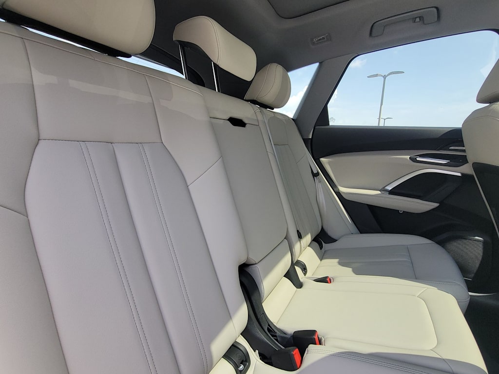 Thumbnail: 2025 Audi Q5 - 12