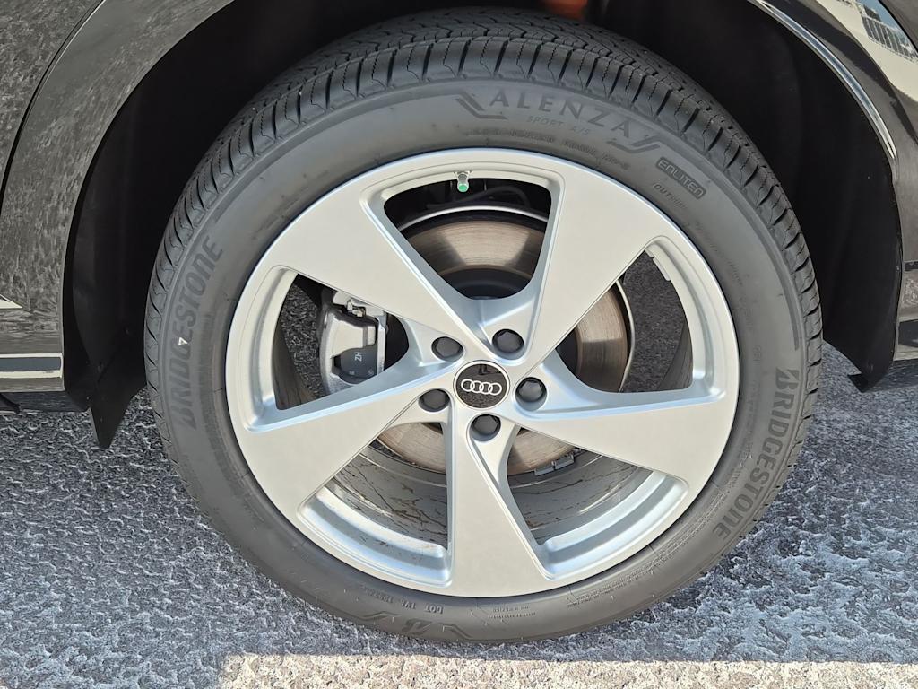 Thumbnail: 2025 Audi Q5 - 8