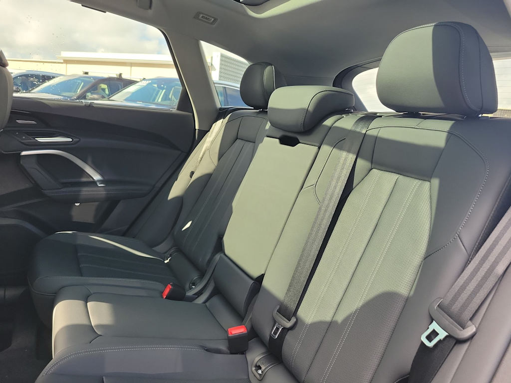 Thumbnail: 2025 Audi Q5 - 23