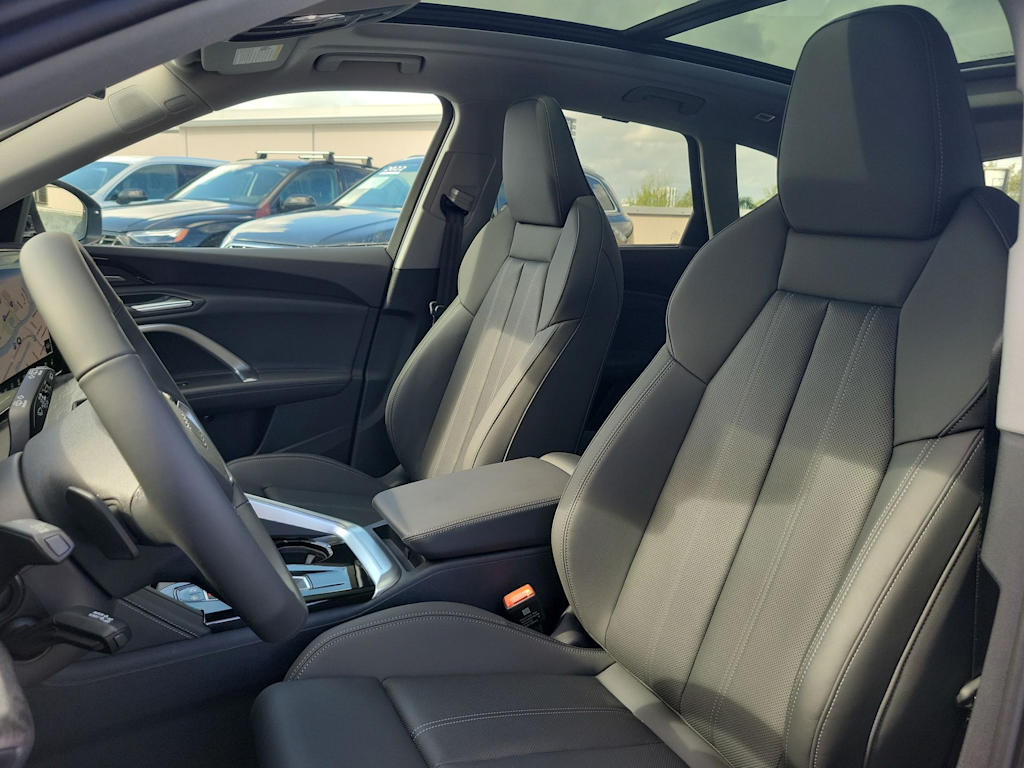 Thumbnail: 2025 Audi Q5 - 11