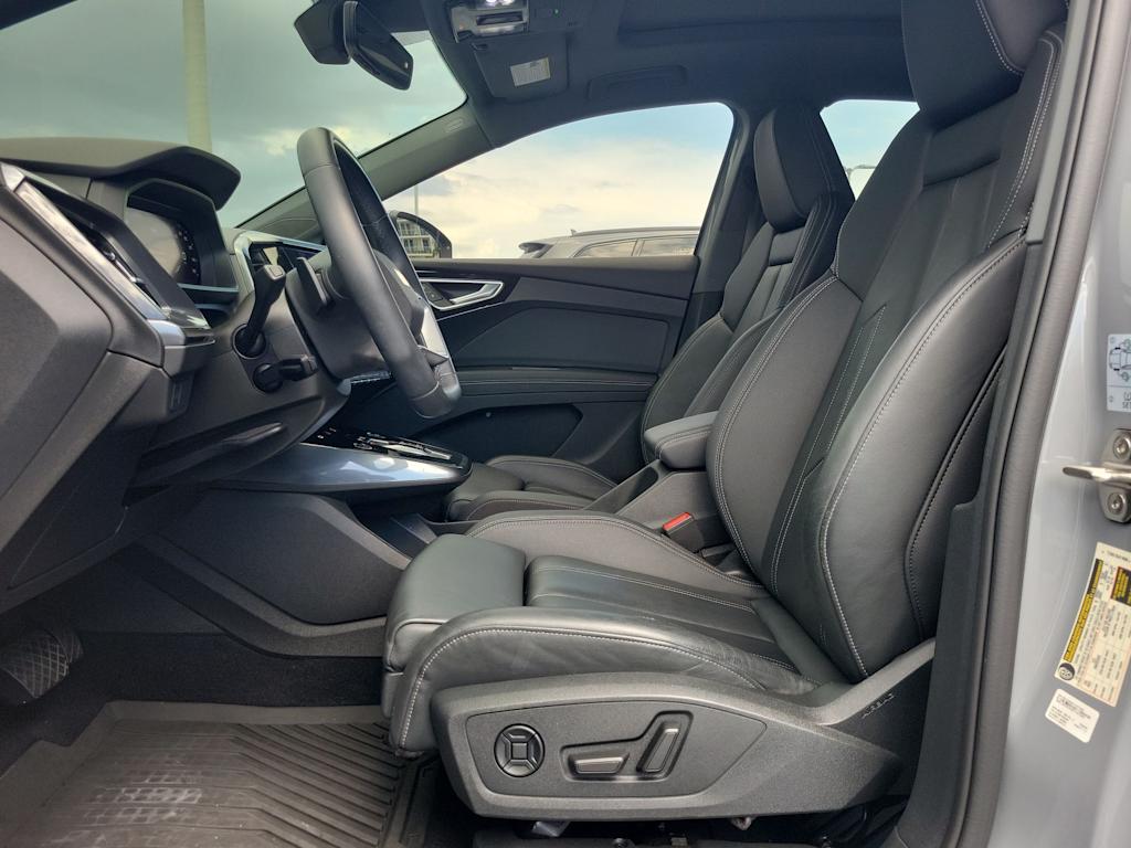 Thumbnail: 2024 Audi Q4 e-tron - 11