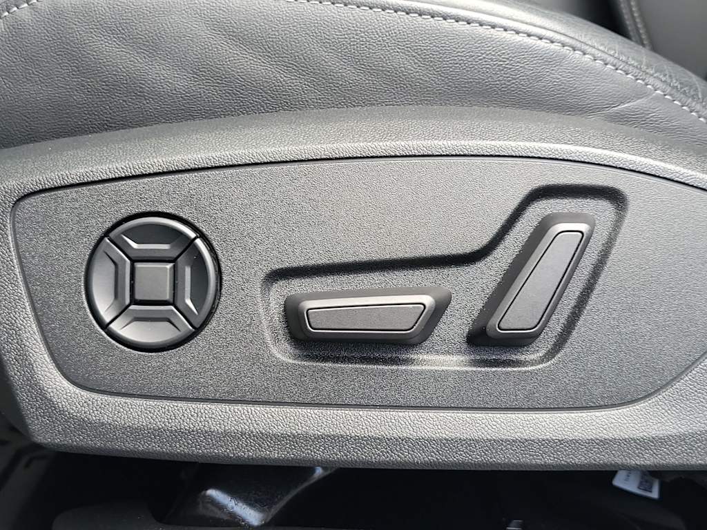 Thumbnail: 2024 Audi Q4 e-tron - 25