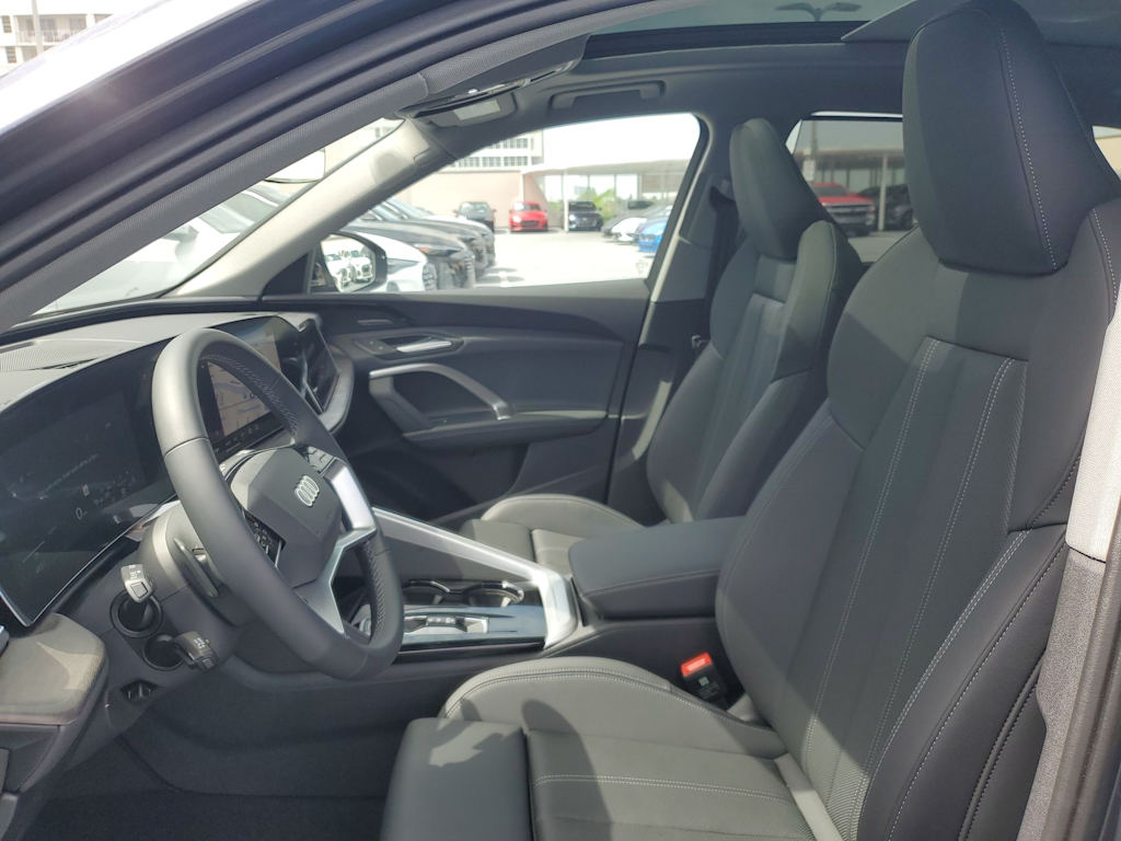 Thumbnail: 2025 Audi Q5 - 9