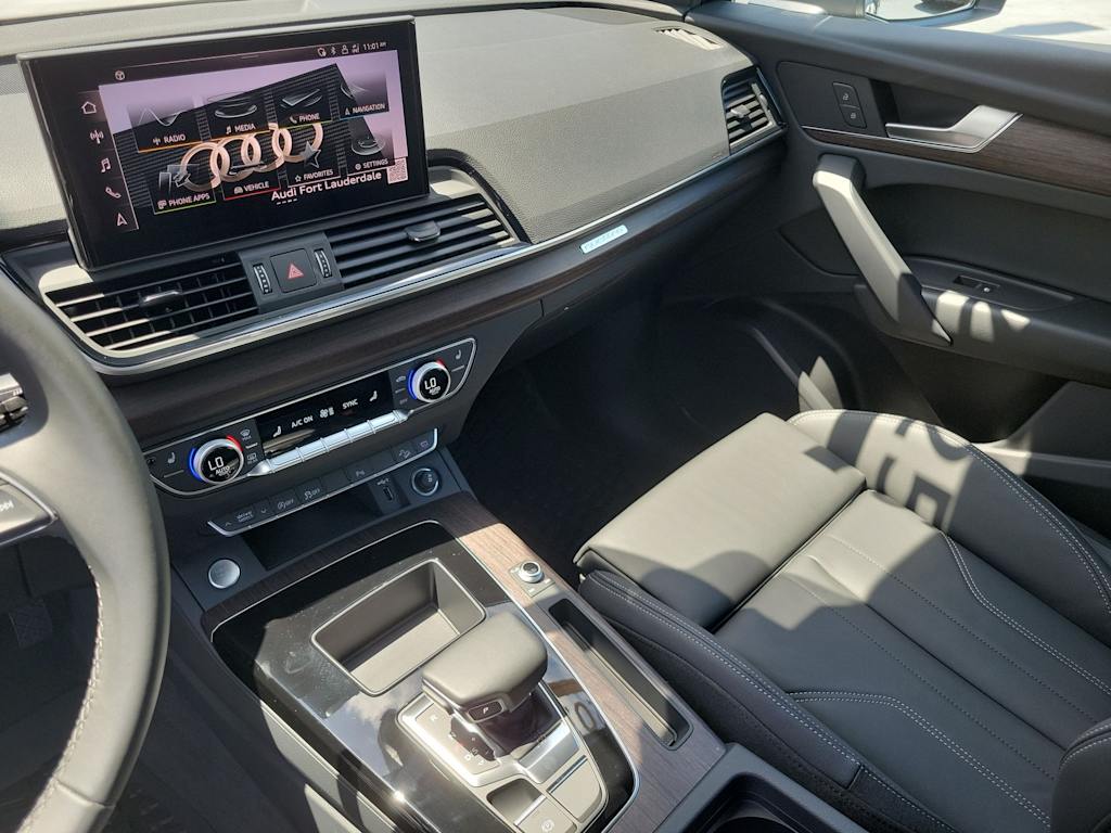 Thumbnail: 2025 Audi Q5 - 15