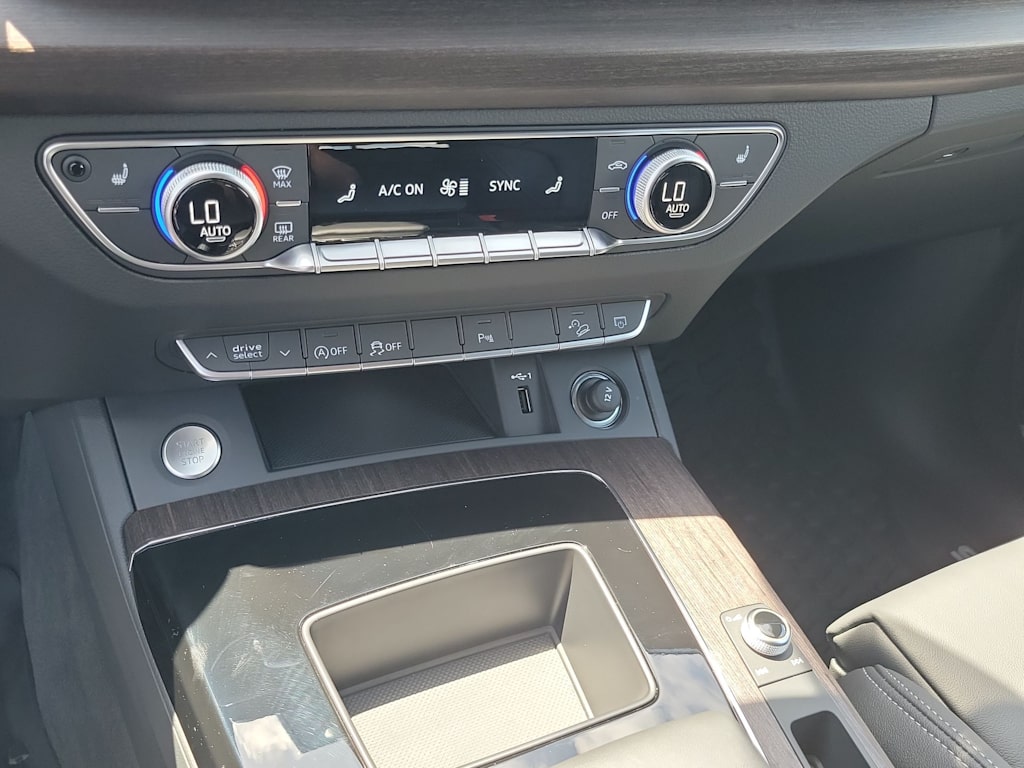 Thumbnail: 2025 Audi Q5 - 30