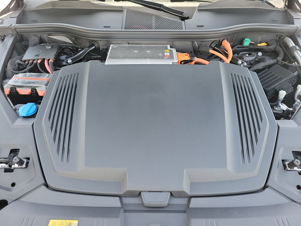 Thumbnail: 2024 Audi Q8 e-tron - 9