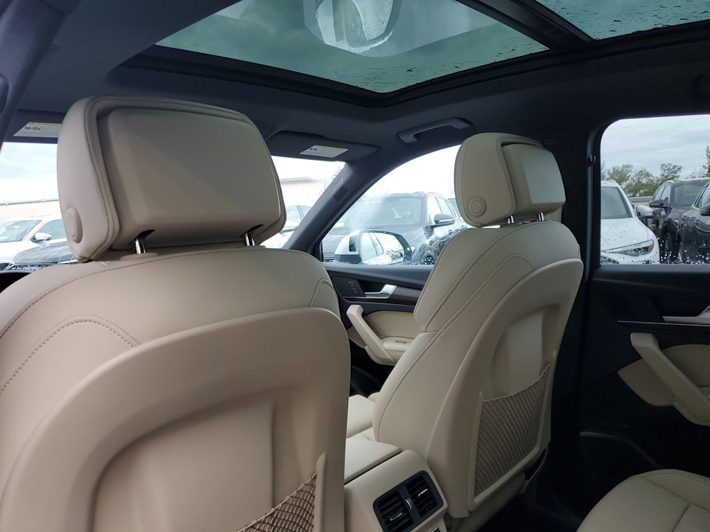 Thumbnail: 2025 Audi Q5 - 10