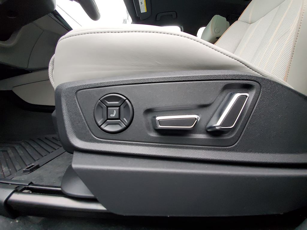 Thumbnail: 2024 Audi Q8 e-tron - 20