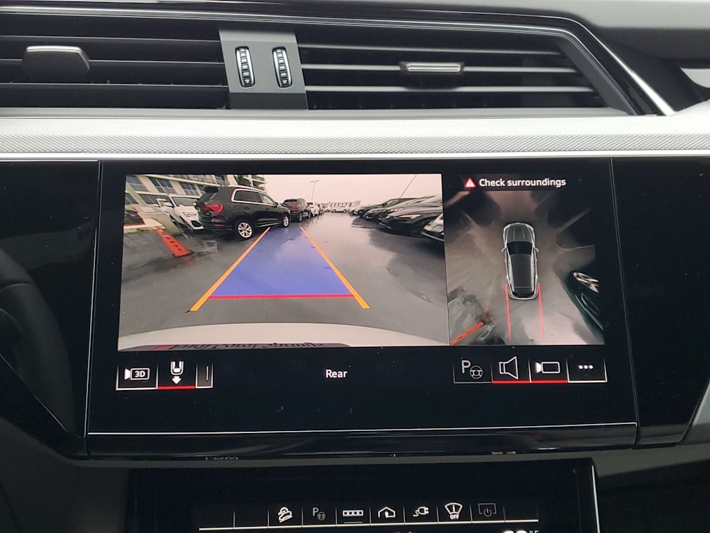 Thumbnail: 2024 Audi Q8 e-tron - 25