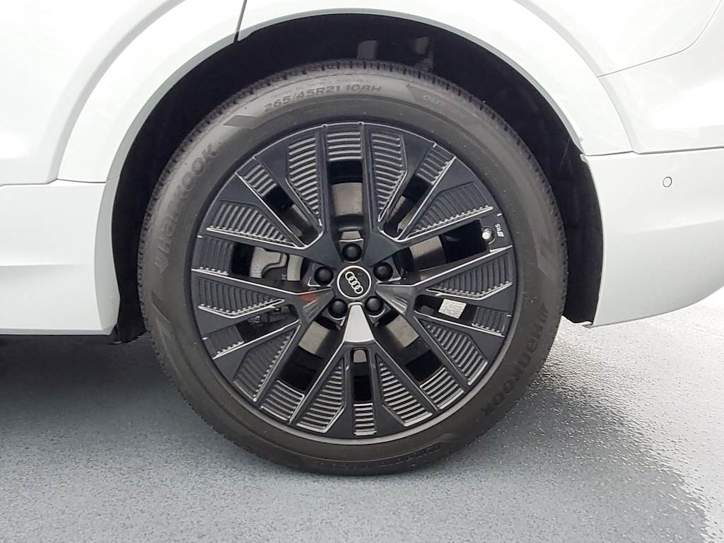 Thumbnail: 2024 Audi Q8 e-tron - 8