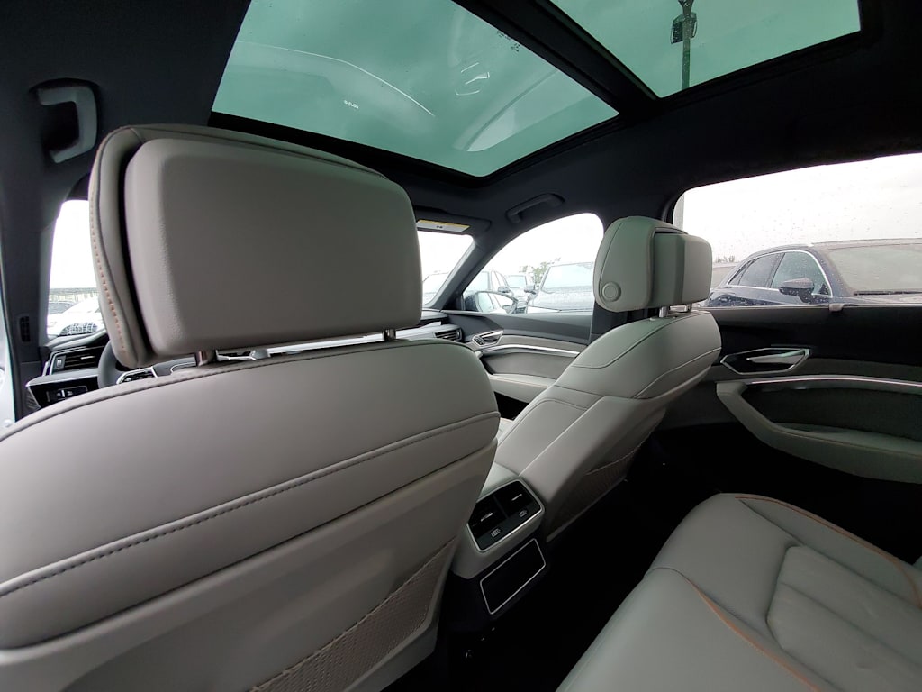 Thumbnail: 2024 Audi Q8 e-tron - 11