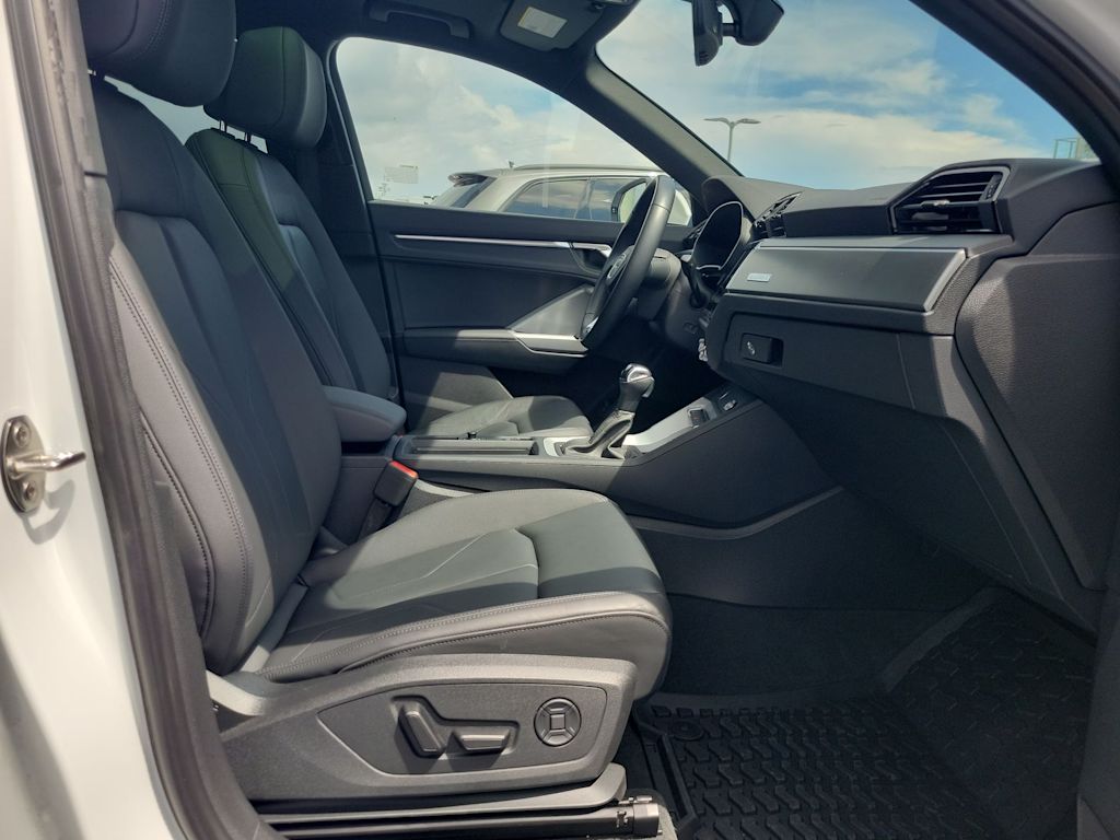 Thumbnail: 2024 Audi Q3 - 27