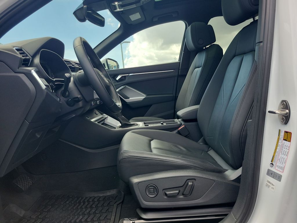 Thumbnail: 2024 Audi Q3 - 11