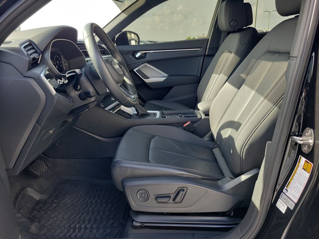 Thumbnail: 2024 Audi Q3 - 11