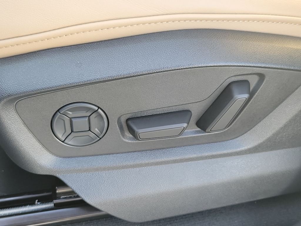 Thumbnail: 2025 Audi Q8 - 22