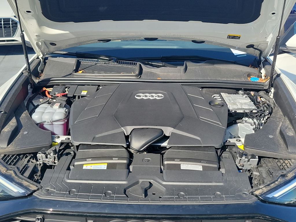 Thumbnail: 2025 Audi Q8 - 9