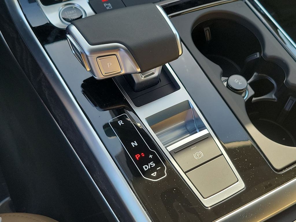 Thumbnail: 2025 Audi Q8 - 26