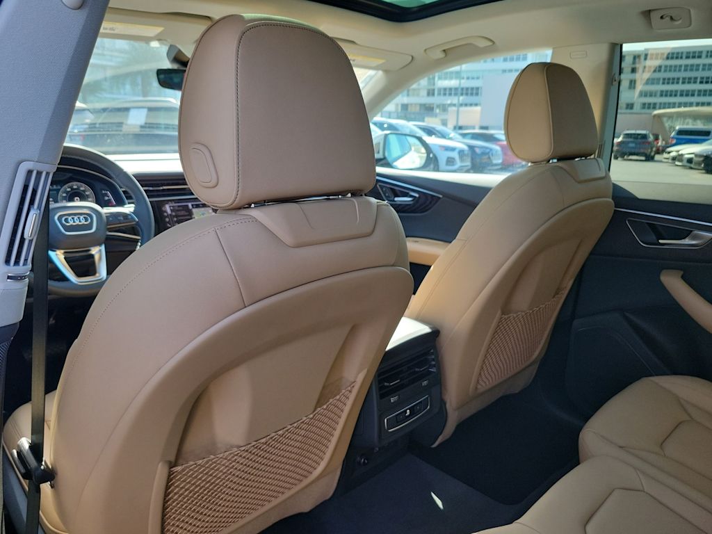 Thumbnail: 2025 Audi Q8 - 12