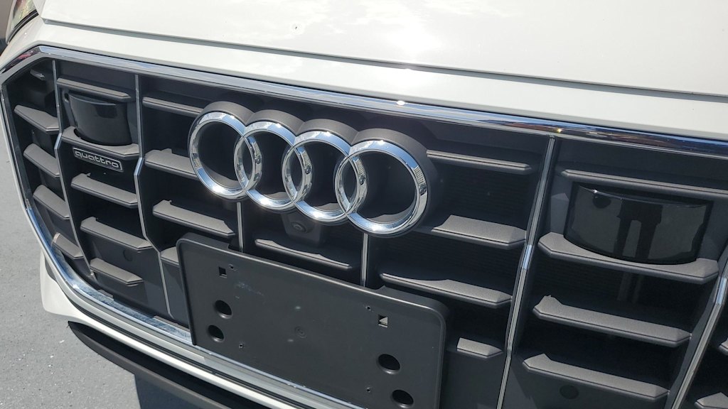 Thumbnail: 2023 Audi Q8 - 7