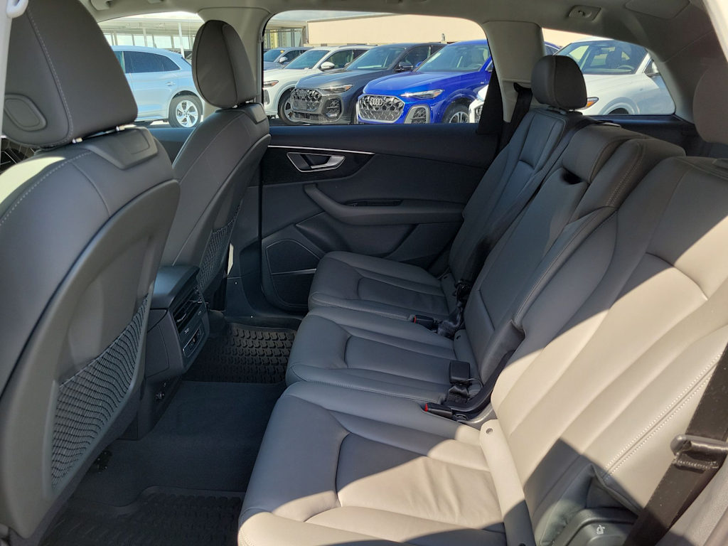 Thumbnail: 2026 Audi Q7 - 25