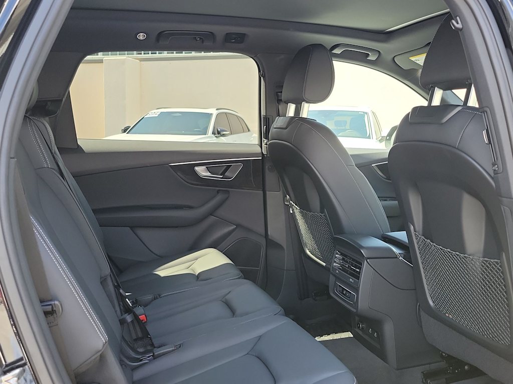 Thumbnail: 2026 Audi Q7 - 23