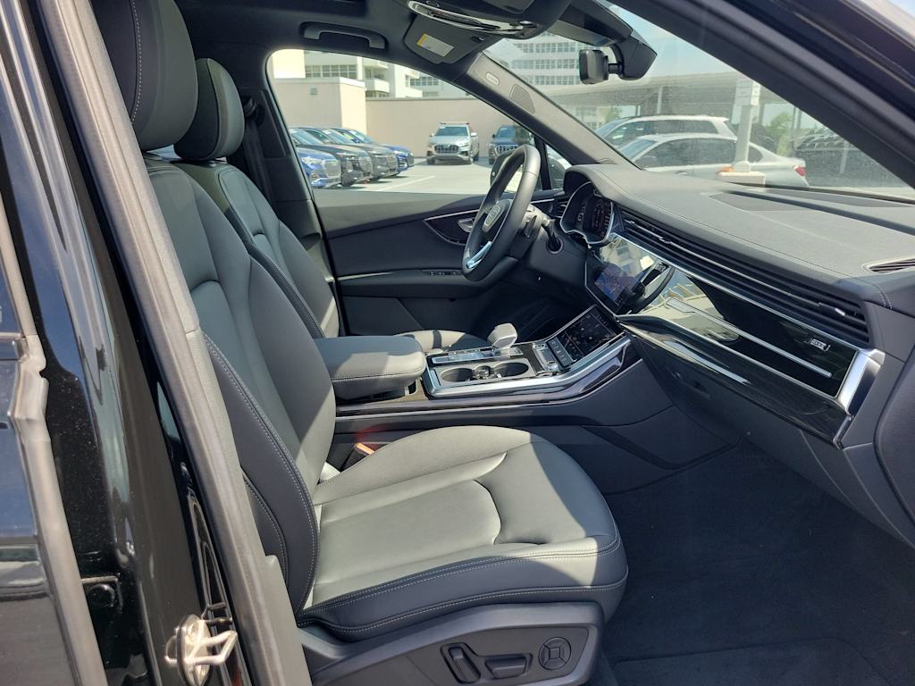 Thumbnail: 2026 Audi Q7 - 9