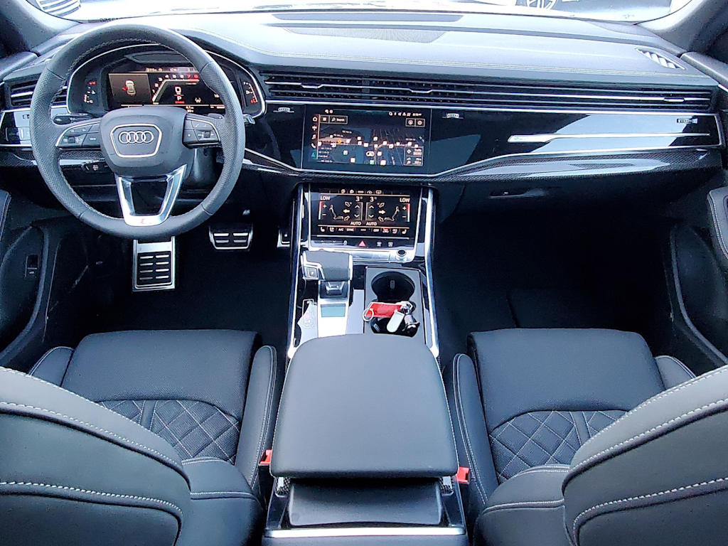 Thumbnail: 2023 Audi SQ8 - 10