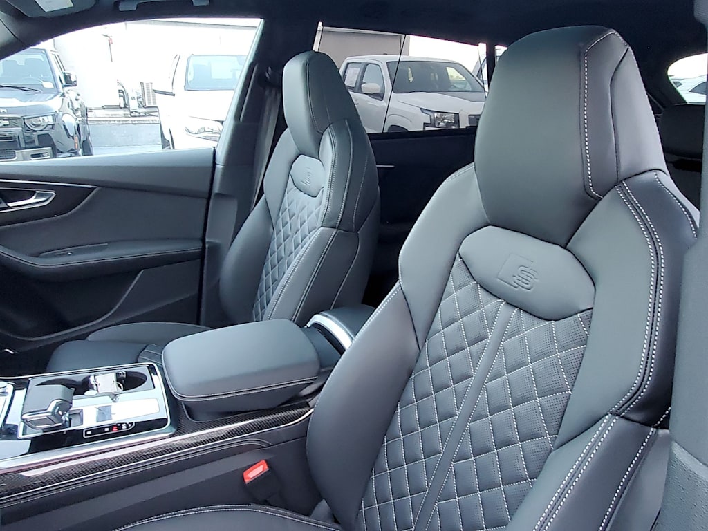 Thumbnail: 2023 Audi SQ8 - 11