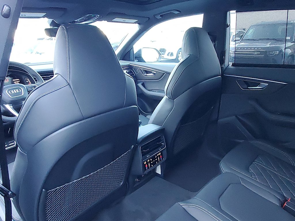 Thumbnail: 2023 Audi SQ8 - 13