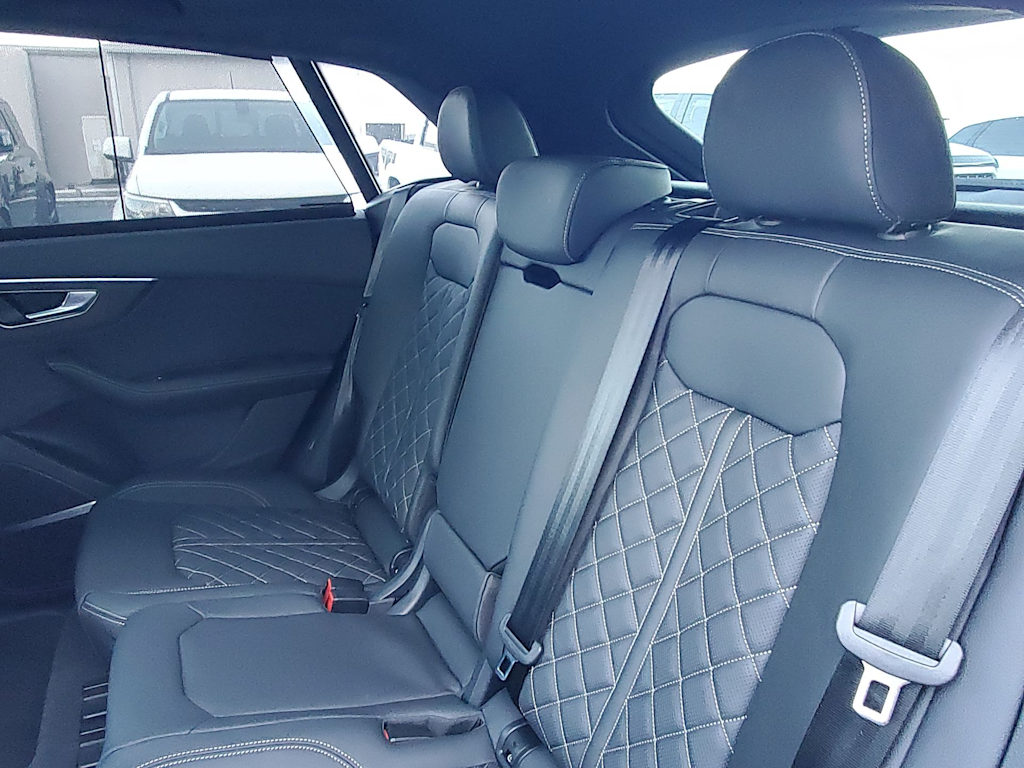 Thumbnail: 2023 Audi SQ8 - 27