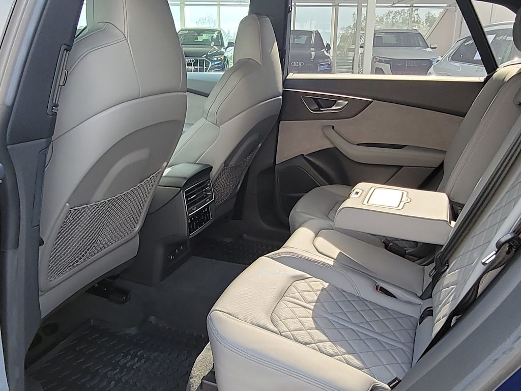 Thumbnail: 2023 Audi SQ8 - 11