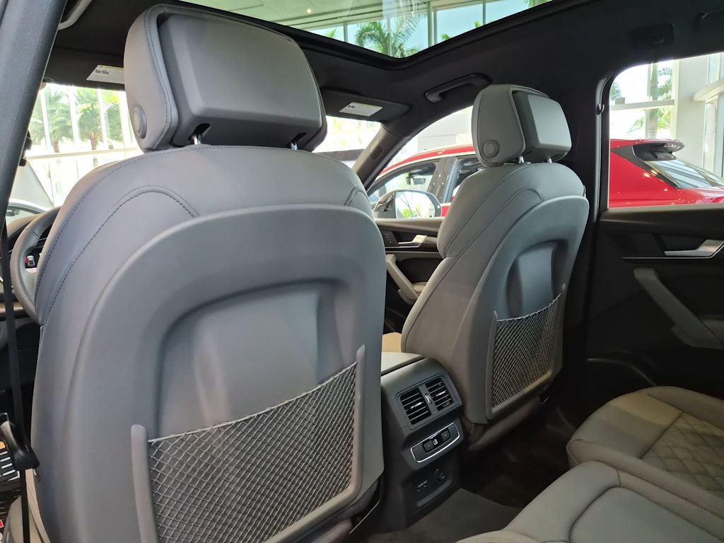 Thumbnail: 2025 Audi SQ5 - 12
