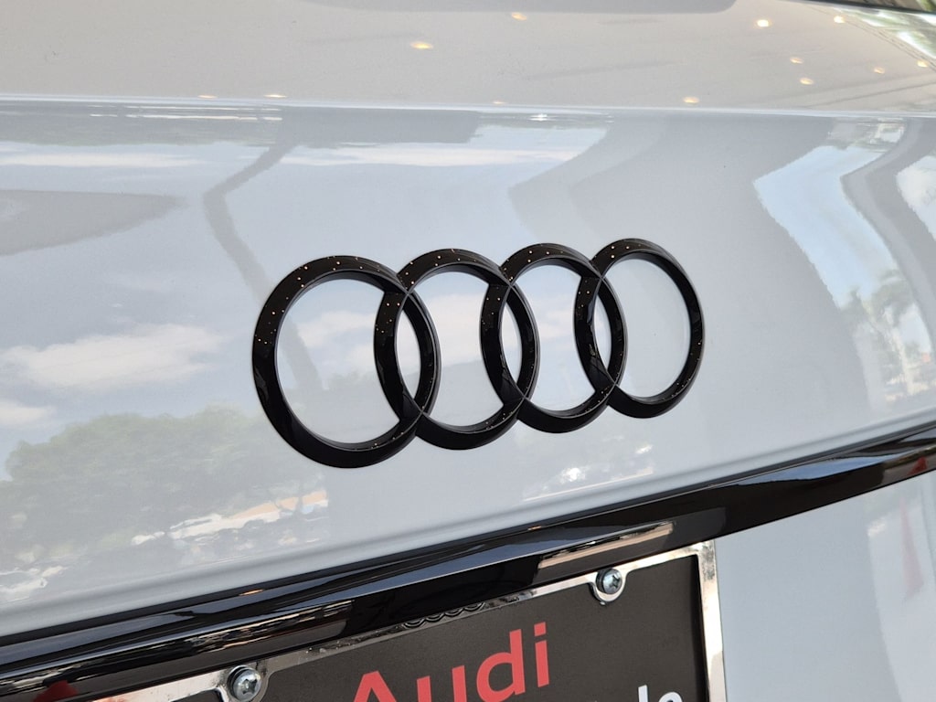 Thumbnail: 2025 Audi SQ5 - 7