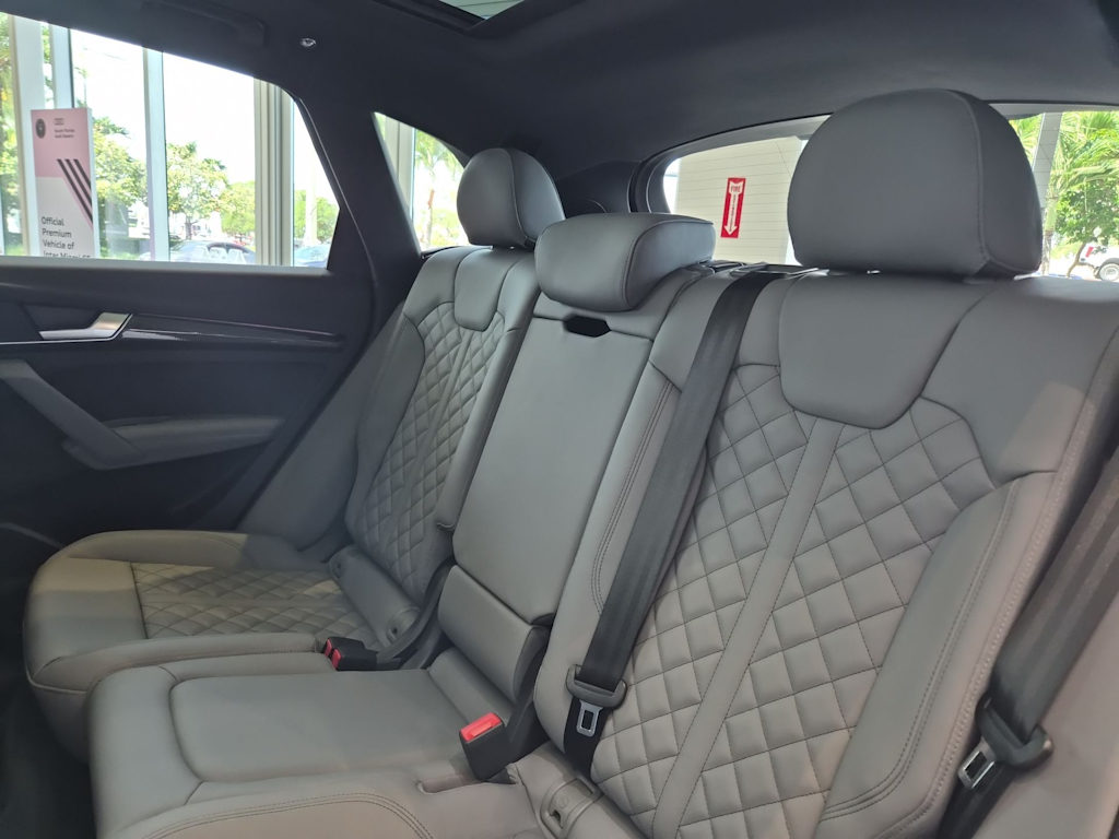 Thumbnail: 2025 Audi SQ5 - 23