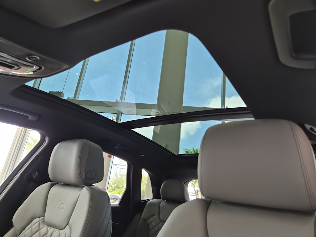 Thumbnail: 2025 Audi SQ5 - 22