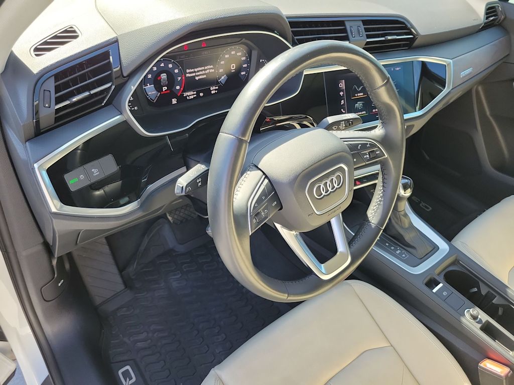 Thumbnail: 2020 Audi Q3 - 2
