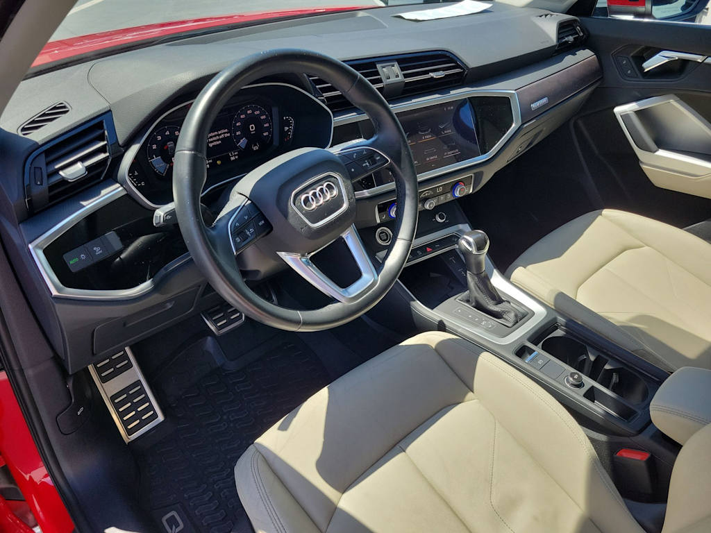 Thumbnail: 2021 Audi Q3 - 2