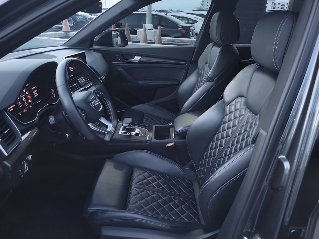 Thumbnail: 2020 Audi SQ5 - 10