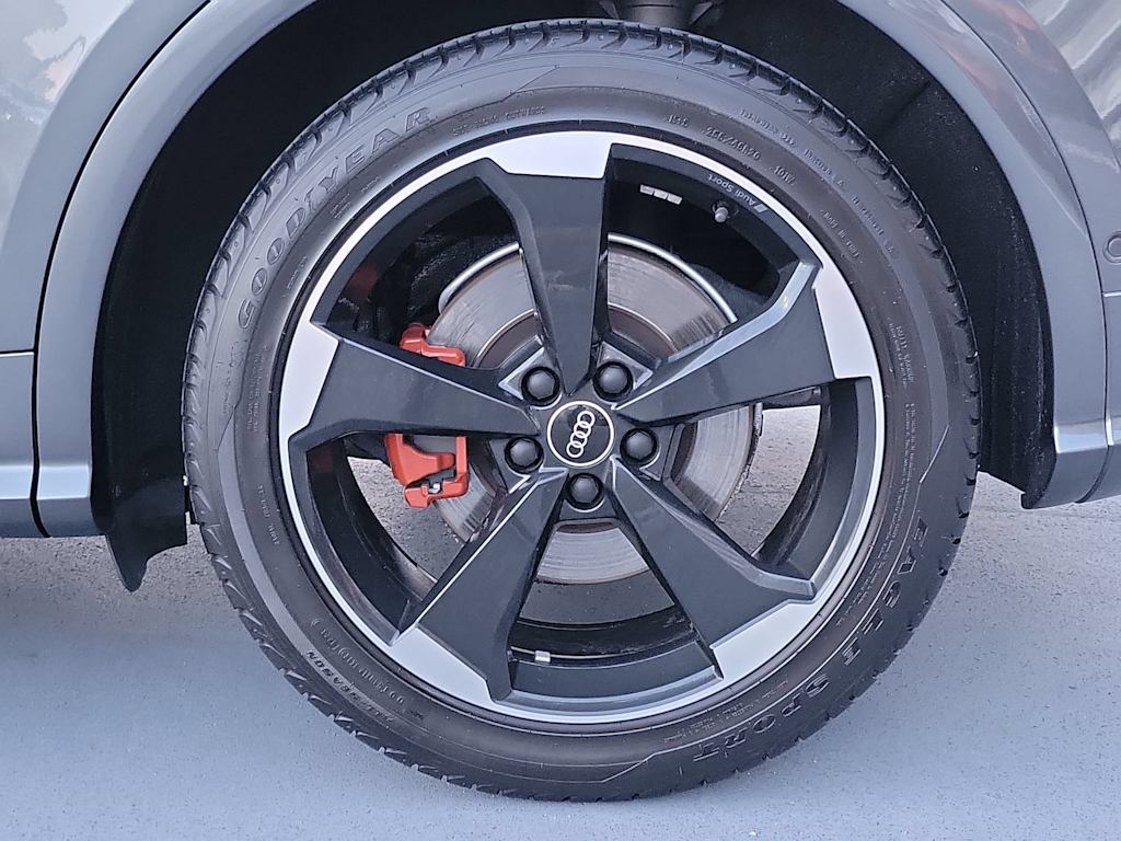 Thumbnail: 2020 Audi SQ5 - 8