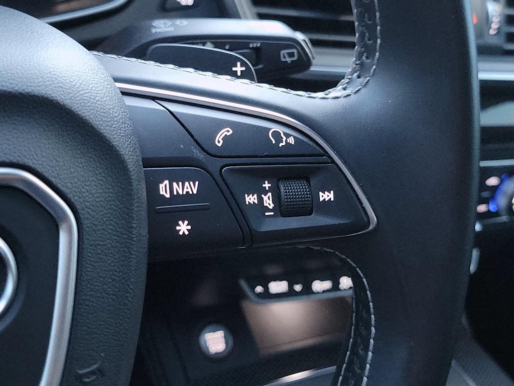 Thumbnail: 2020 Audi SQ5 - 30