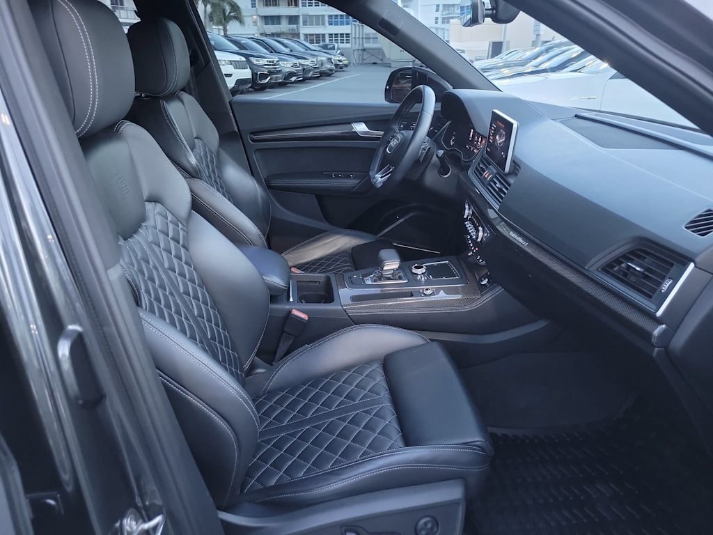 Thumbnail: 2020 Audi SQ5 - 11