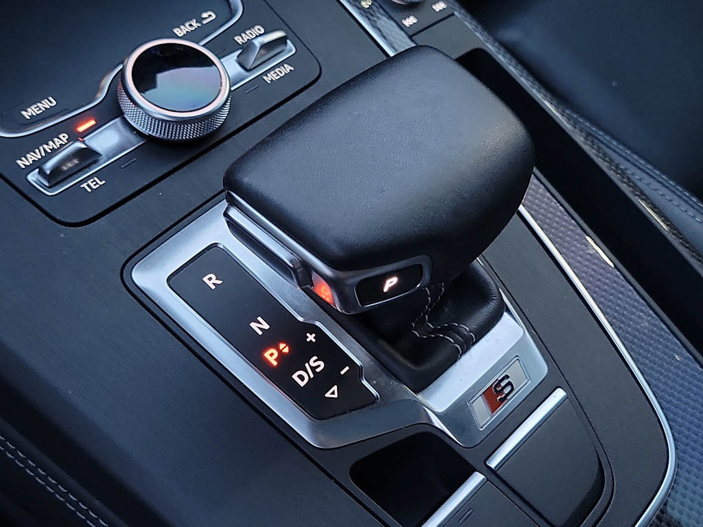 Thumbnail: 2020 Audi SQ5 - 15