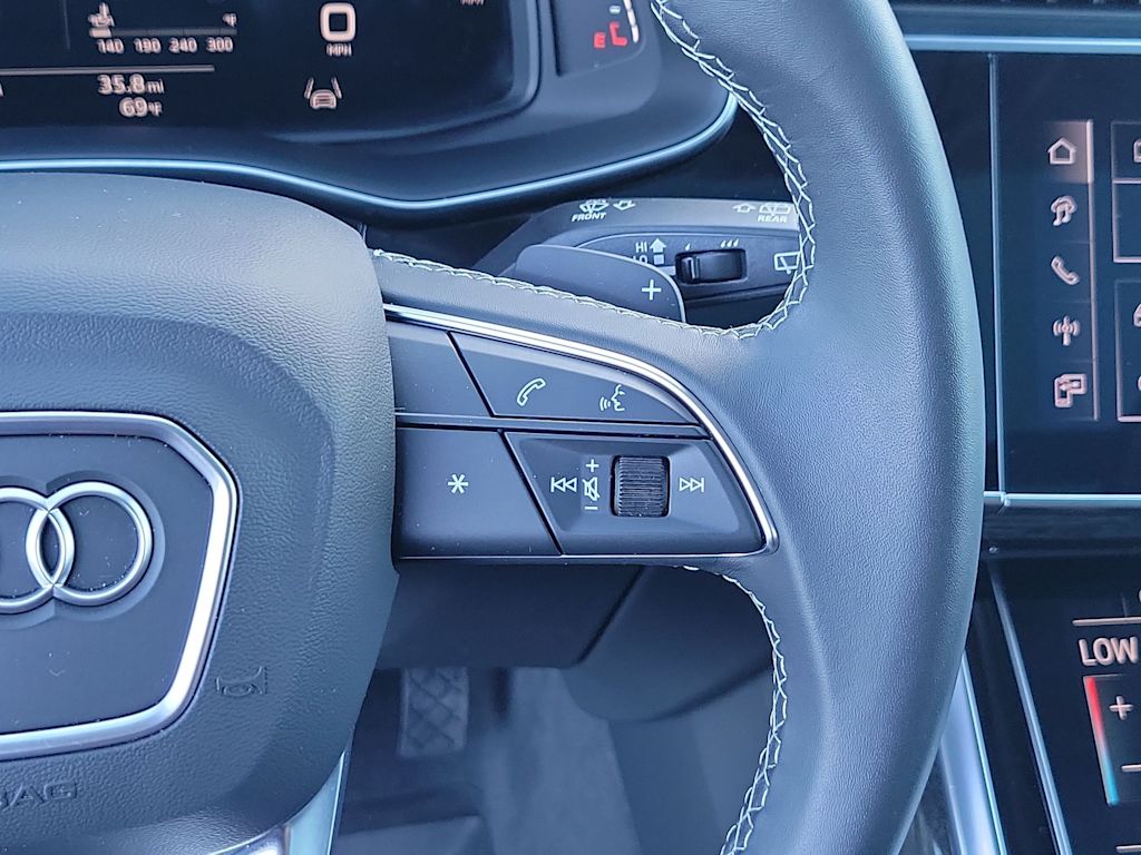 Thumbnail: 2024 Audi Q8 - 25