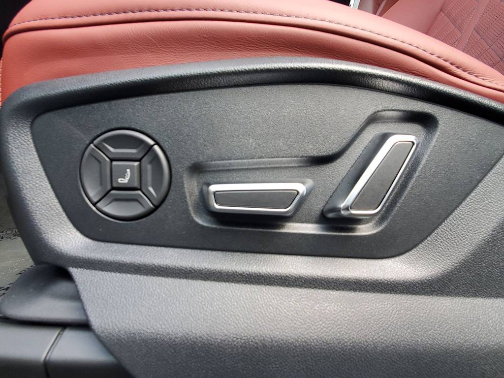 Thumbnail: 2023 Audi SQ8 - 20