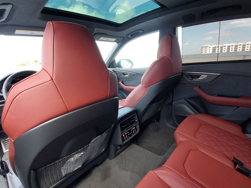 Thumbnail: 2023 Audi SQ8 - 11