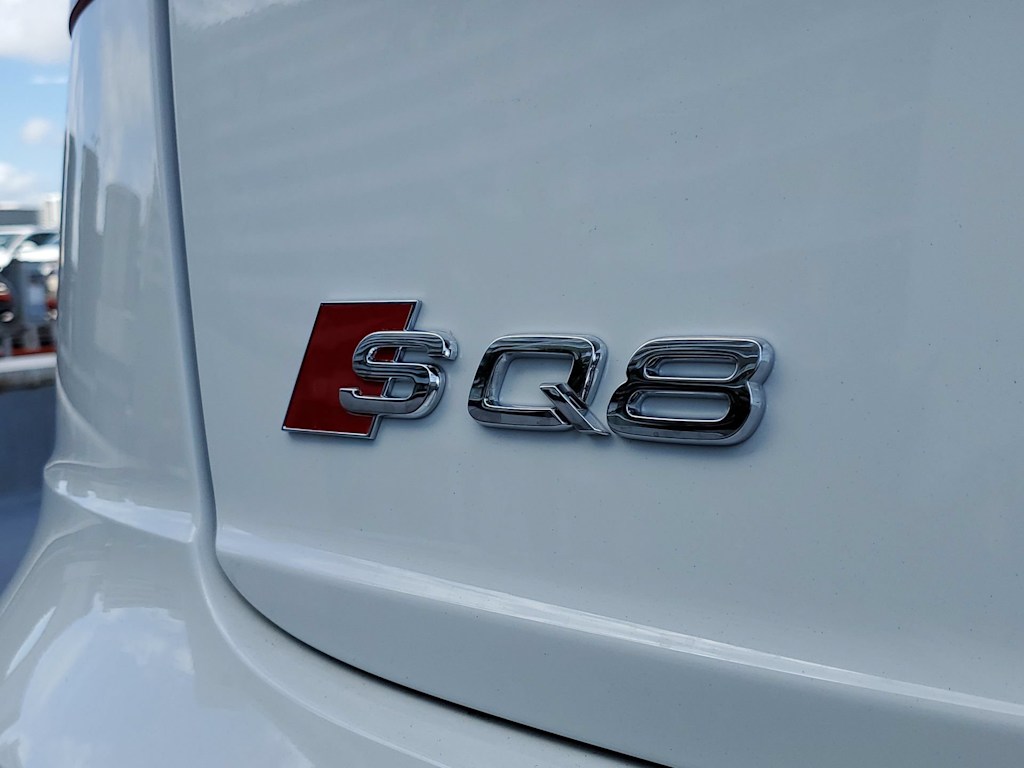 Thumbnail: 2023 Audi SQ8 - 7