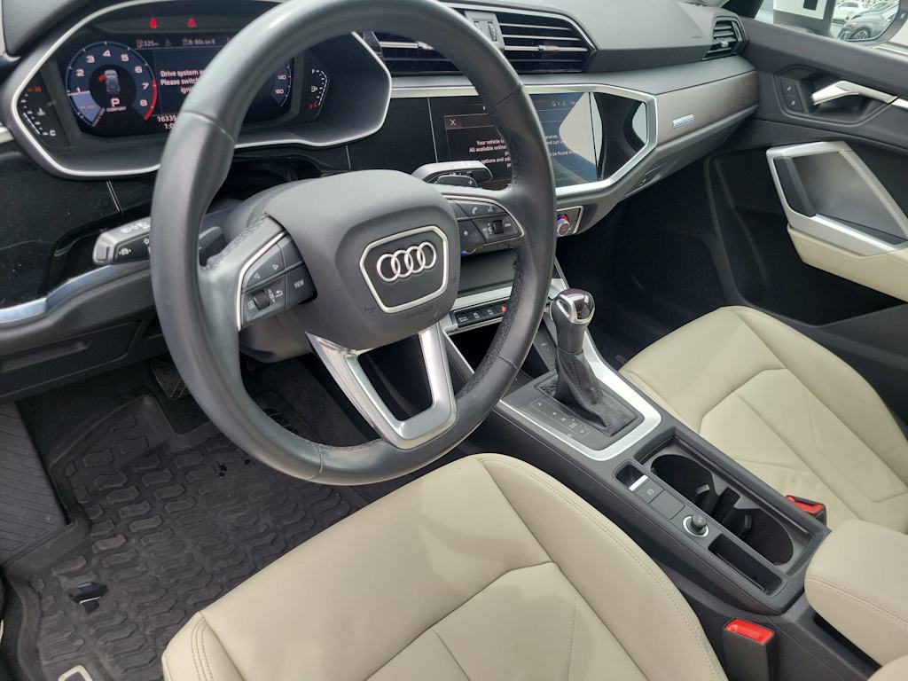 Thumbnail: 2023 Audi Q3 - 2