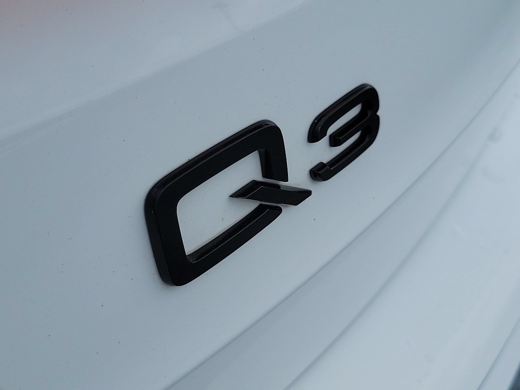 Thumbnail: 2021 Audi Q3 - 23